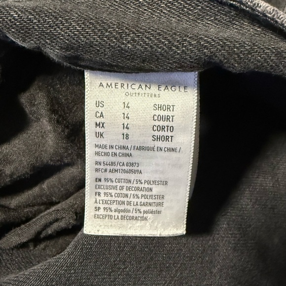 American Eagle Hi-Rise Girlfriend Black Distressed Straight Jeans size 14 Short - Picture 5 of 5